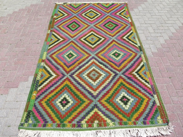turkish-kelim-carpet-64x113-dowry-box-pattern.jpg