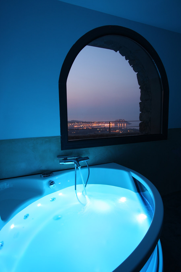 incredible-private-bathroom-overlooks-mediterranean-sea-12.jpg