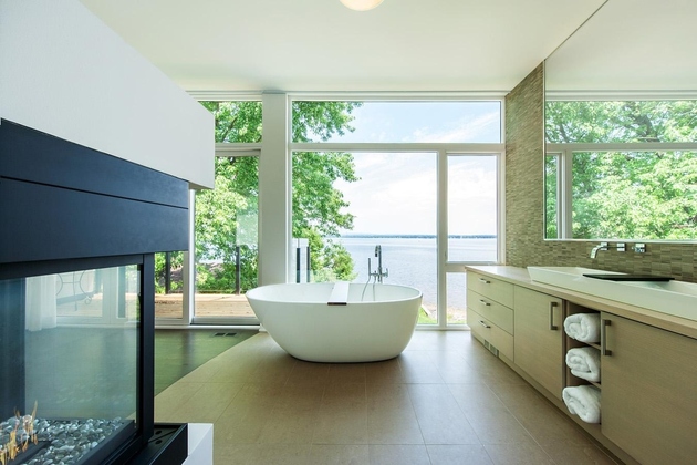ottawa-river-house-exceptional-bathroom-views-11.jpg