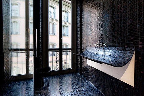 curved-bathroom-sink-mosaic-tile-skin-lago-1.jpg