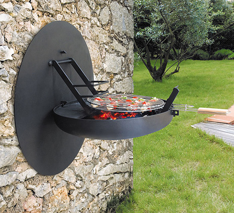folding-barbecue-grill-wall-mounted-focus.jpg