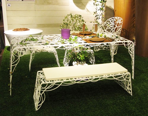 garden-furniture-set-overrun-plants-Radici-decastelli-celato-4.jpg