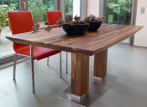 Rodam Modus table with no extensions