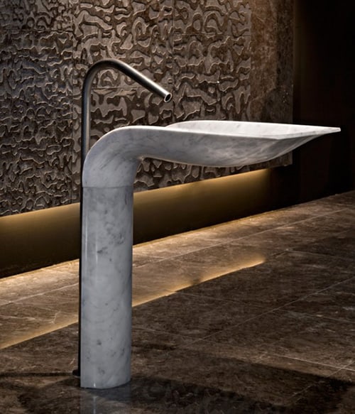 white-carrara-marble-pedestal-sink-ciuri-lithea-2.jpg