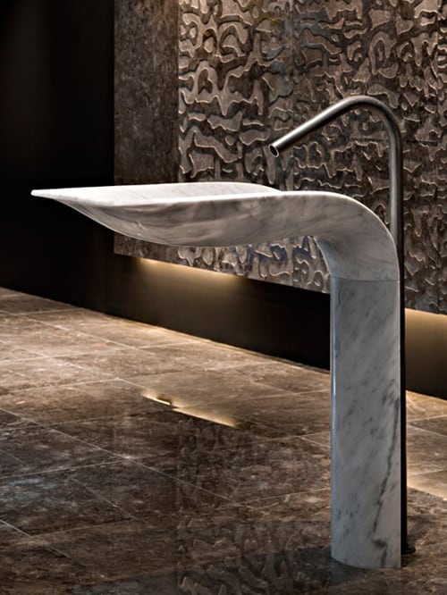 white-carrara-marble-pedestal-sink-ciuri-lithea-3.jpg