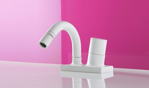 white-curved-faucet-fima-fluid-2.jpg