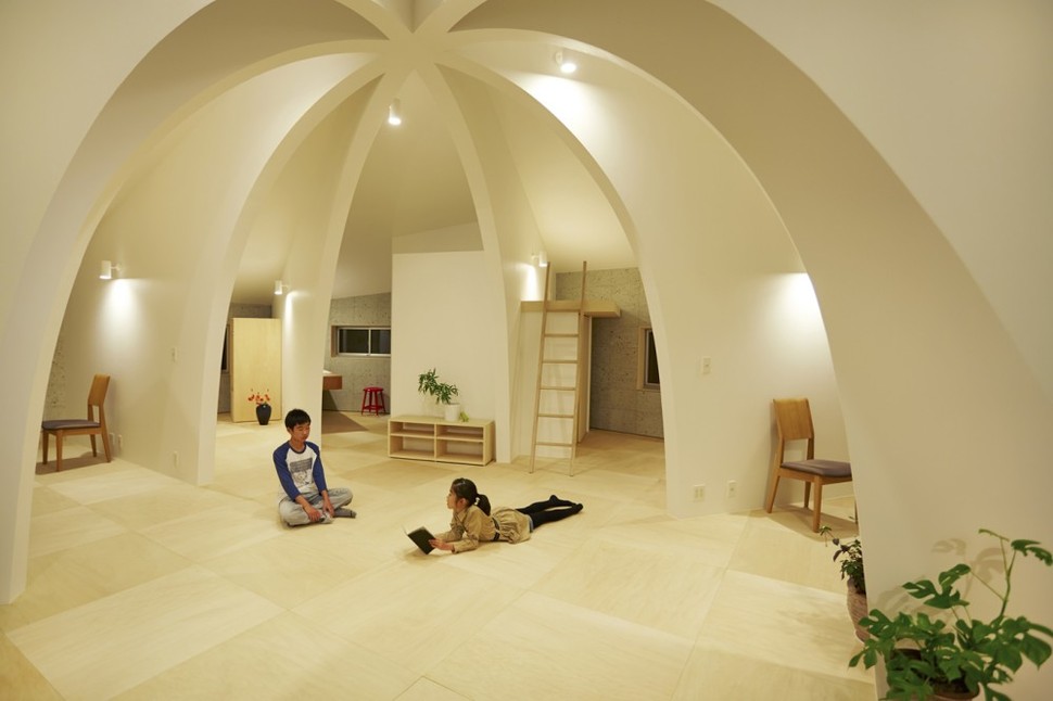 Open-Concept Japanese Family Home With Domed Interior ...