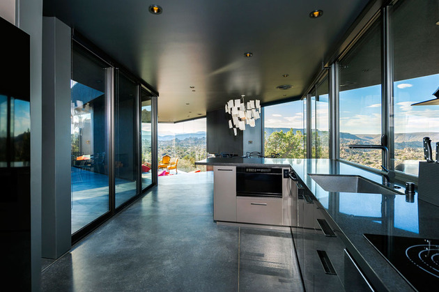 modern-desert-home-courtyard-pool-views-10-kitchen.jpg
