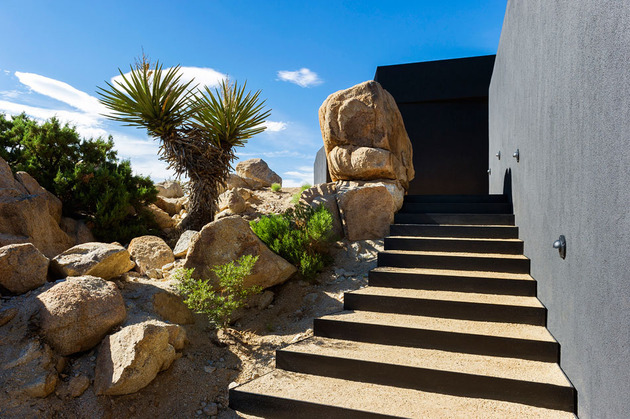 modern-desert-home-courtyard-pool-views-4-entry-stairs.jpg
