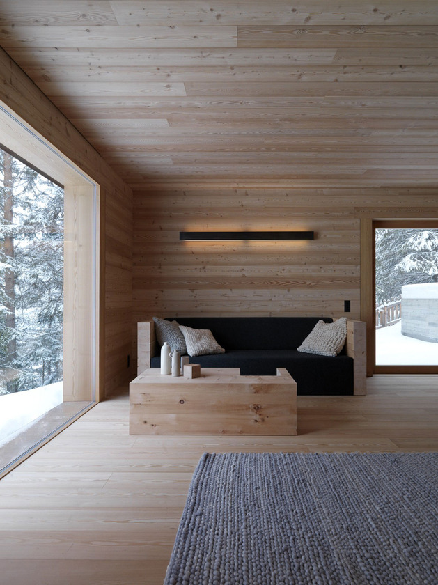 cozy-mountain-cabin-can-open-to-elements-4-living.jpg