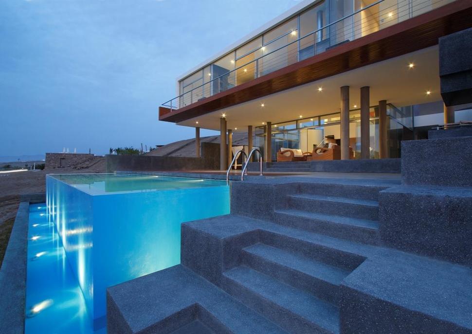 Stunning Ultramodern Beach House With Overflowing Pool | Modern ...