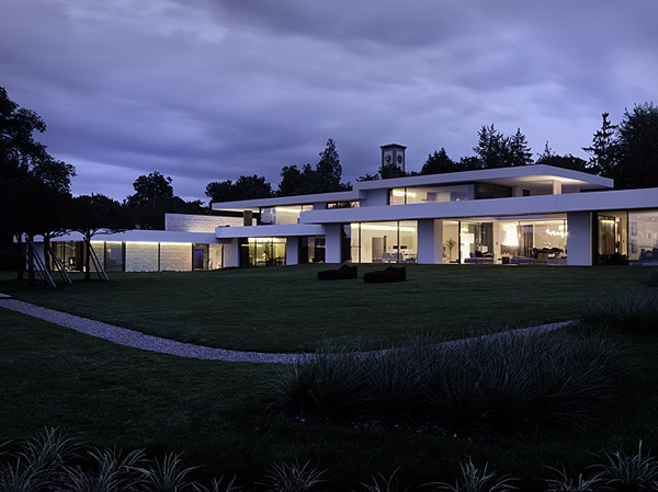 Coastal House Design - Luxury Glass and Stone Home