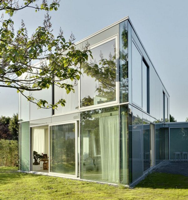 elegant-glass-house-minimalist-design-1.jpg
