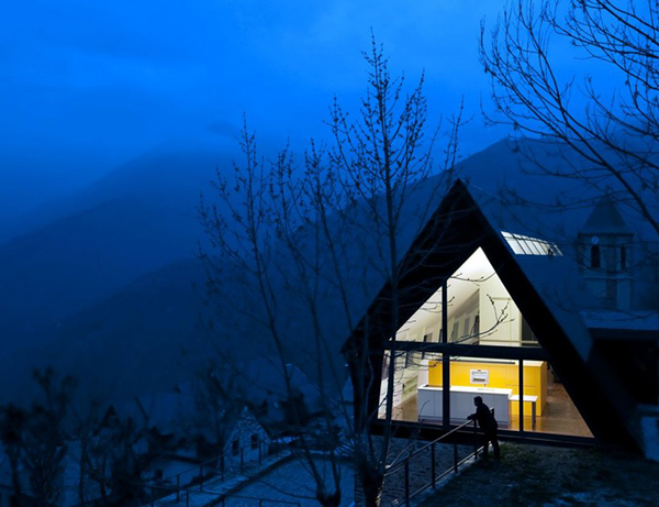 Extraordinary House Design with Extraordinary Views of Pyrenees
