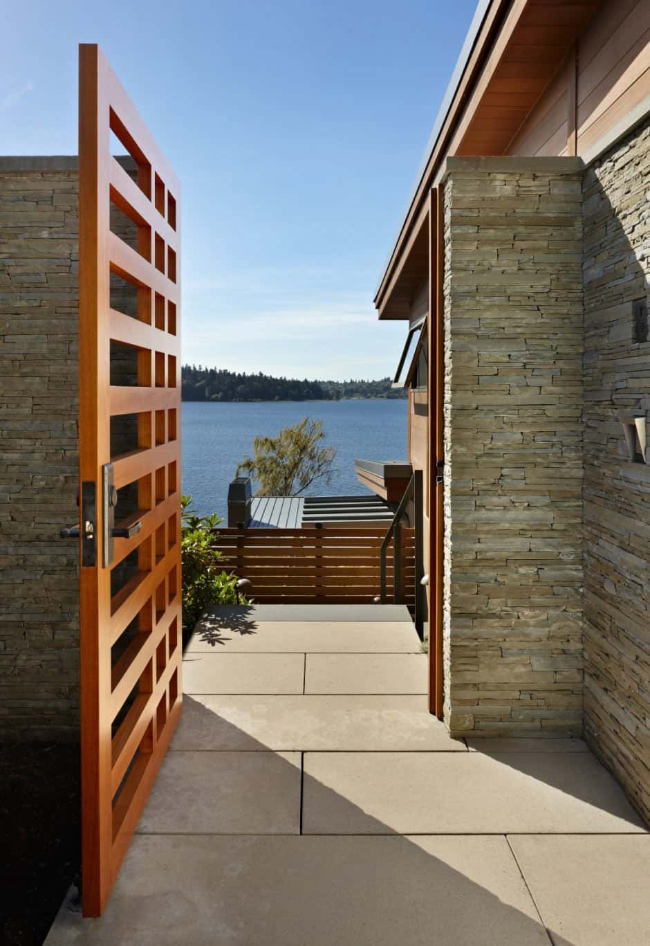 Grand glass lake house with bold steel frame | Modern ...