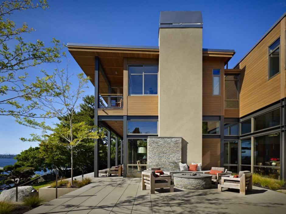Grand glass lake house with bold steel frame | Modern ...