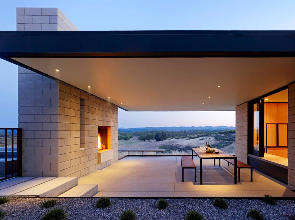 Passively Cooled House With Outdoor Living Spaces | Modern ...
