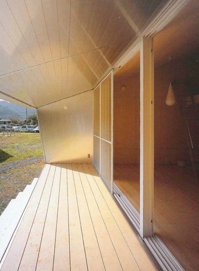 small-japanese-homes-compact-cottage-6