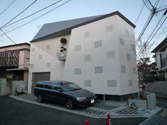 Modern Japanese House - cute ladybug design | Modern House Designs