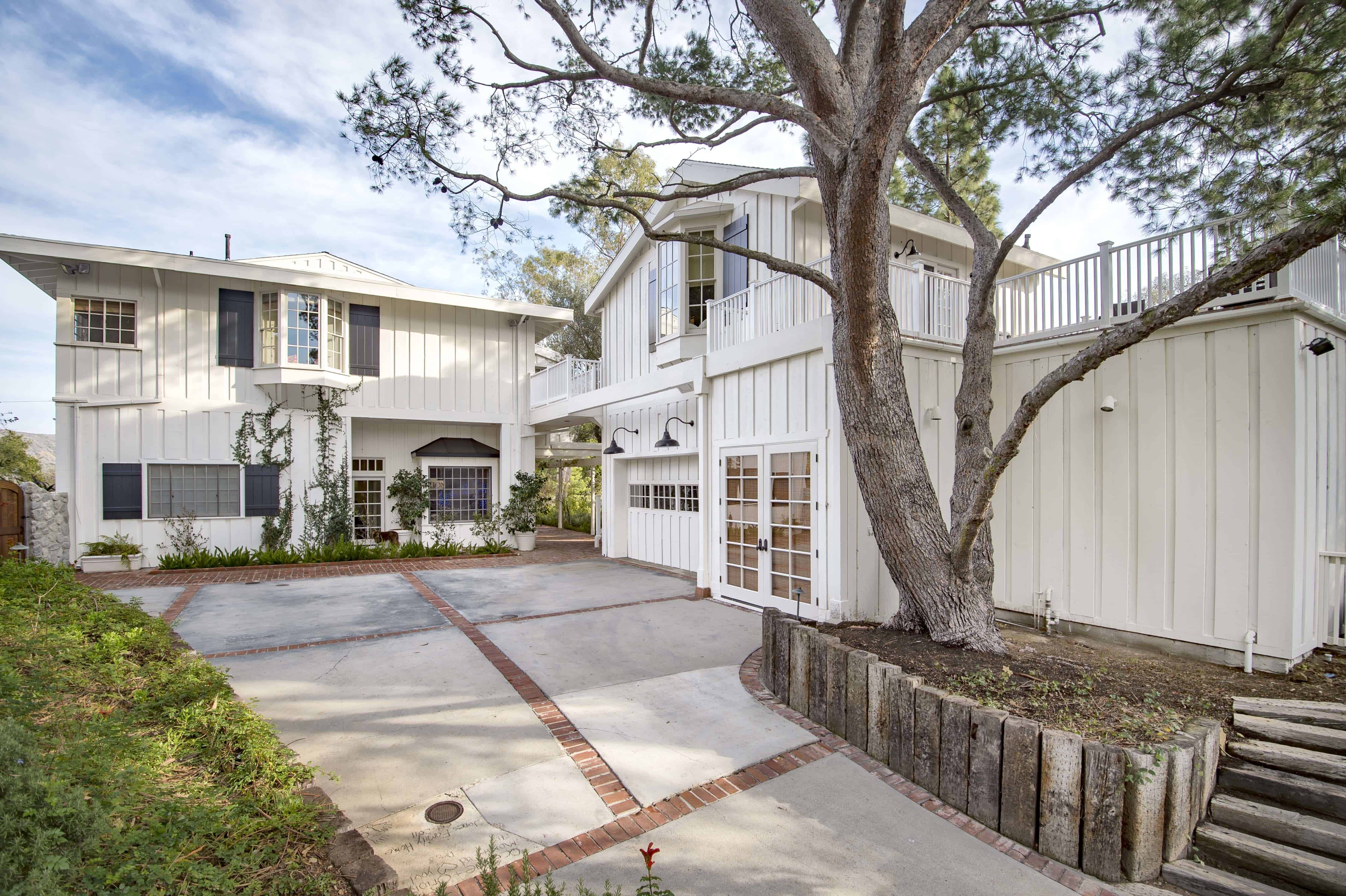 Olivia Newton-John’s Former Ranch-Style Home