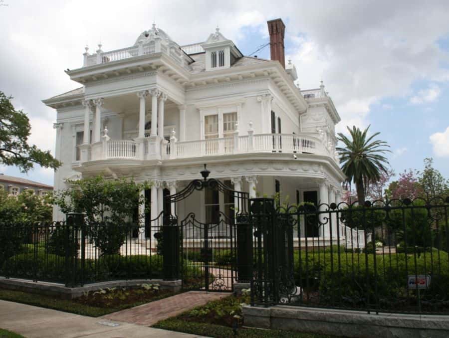 This white color isn’t a traditional choice for a Victorian but it lets the architecture speak for itself.