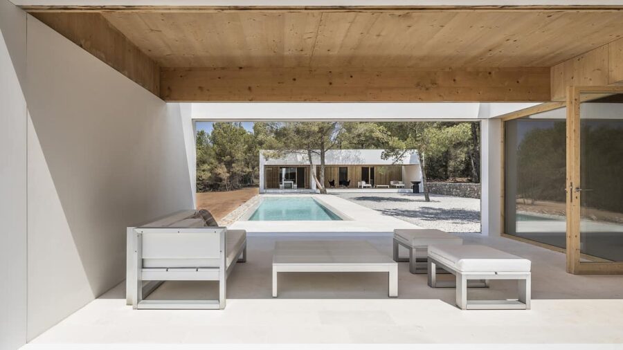 Ca l’amo House with pool by Marià Castelló Martínez pergola 900x506 11 Luxury Home Ideas with Enchanting Swimming Pools