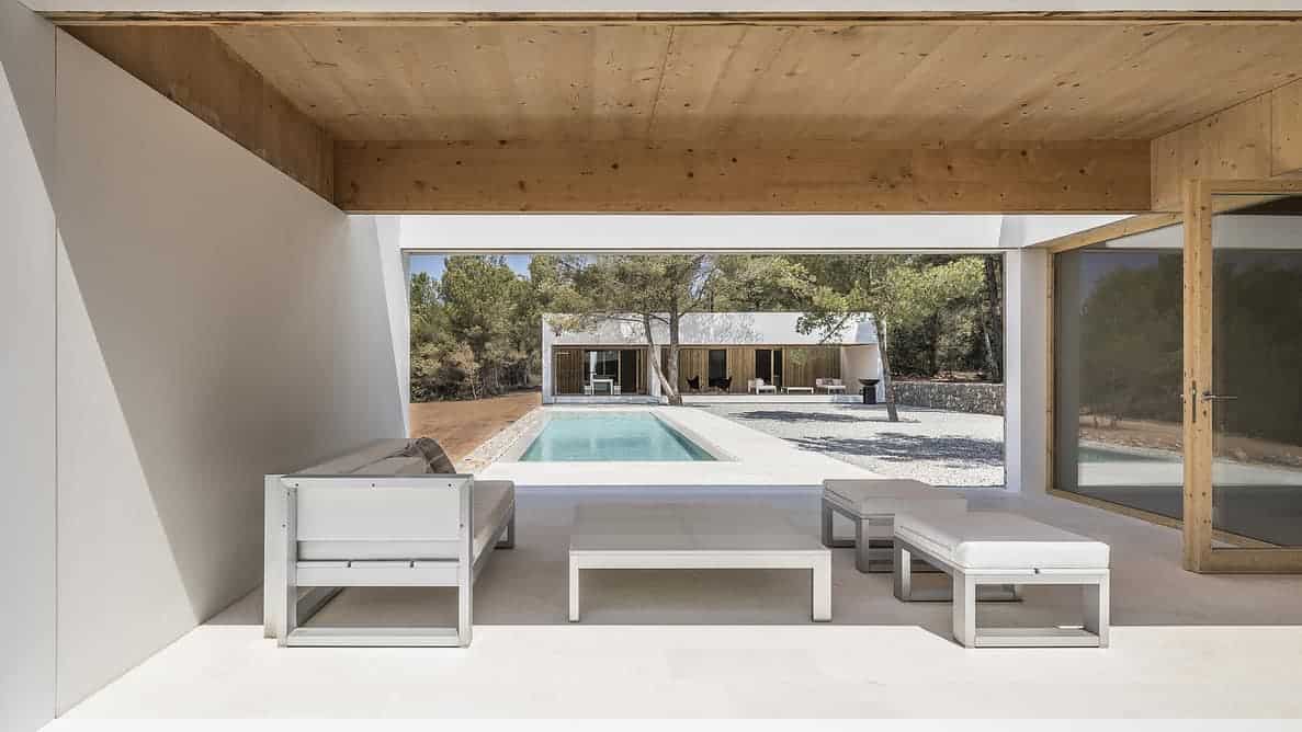 Ca l’amo House with pool by Marià Castelló Martínez – pergola