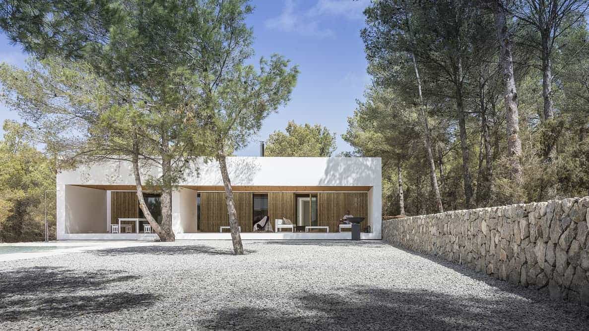Ca l’amo House with pool by Marià Castelló Martínez