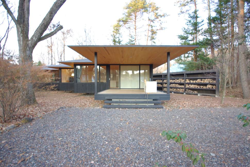 spacious japanese rancher nestles natural environment 10 design