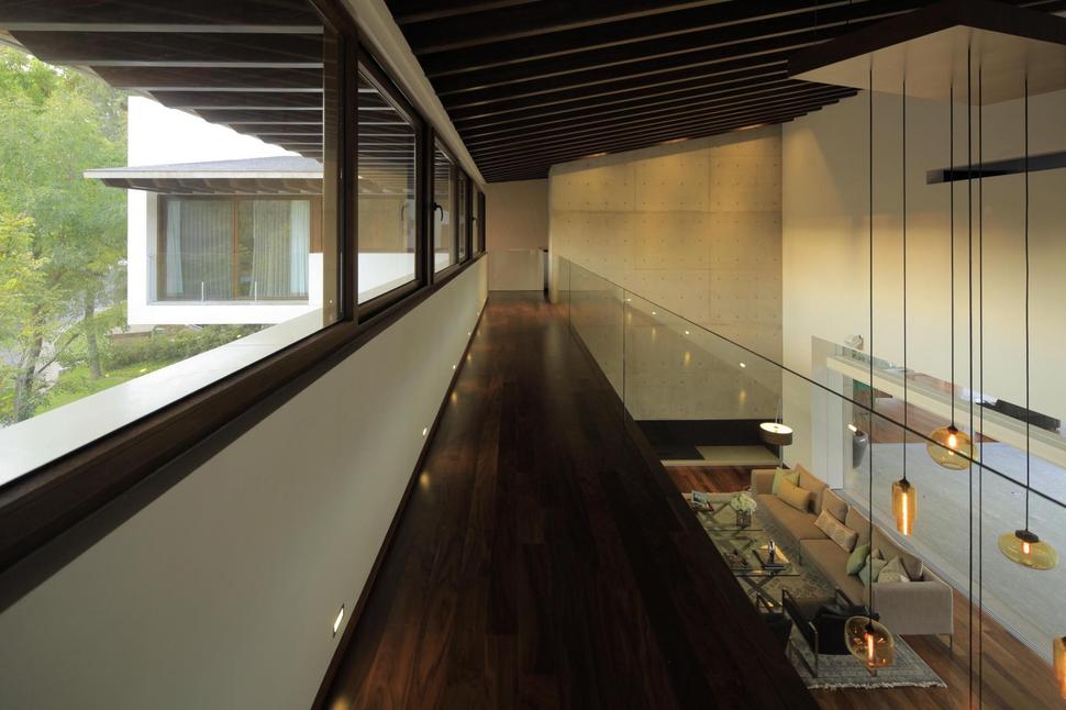 casa-siete-opens-wide-front-back-false-façade-19-mezzanine.jpg