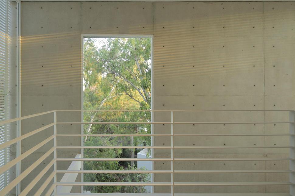 casa-siete-opens-wide-front-back-false-façade-22-railing.jpg