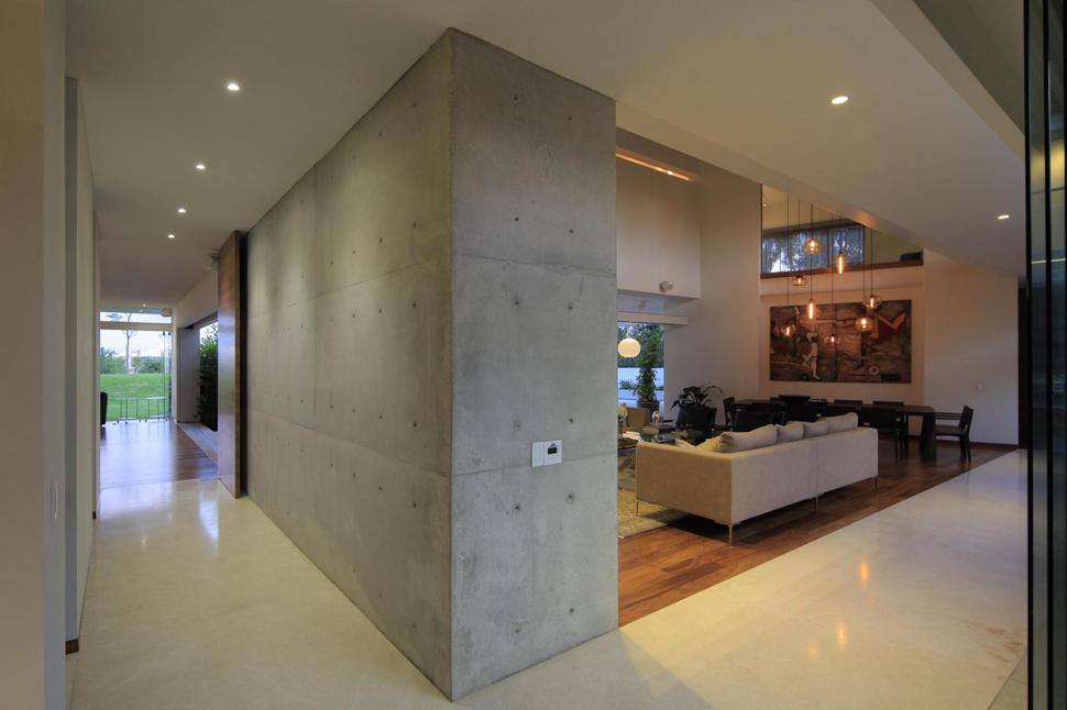 casa-siete-opens-wide-front-back-false-façade-8-hall.jpg
